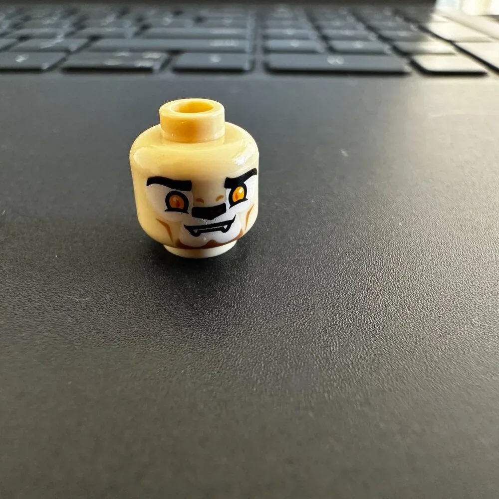 Lego Legends of Chima Lion Mask and Head Minifigures‎ 11129pb01 3626pb0863